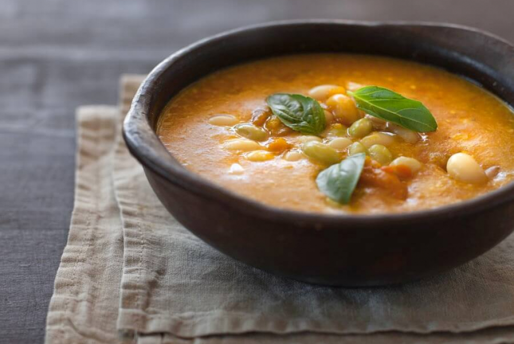 Porotos granados con mazamorra y la color